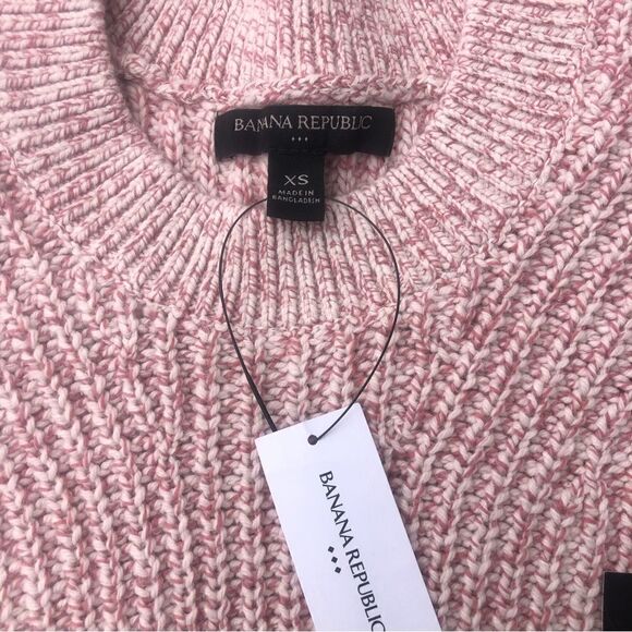 Banana Republic Pale Pink Sweater - Picture 2 of 6